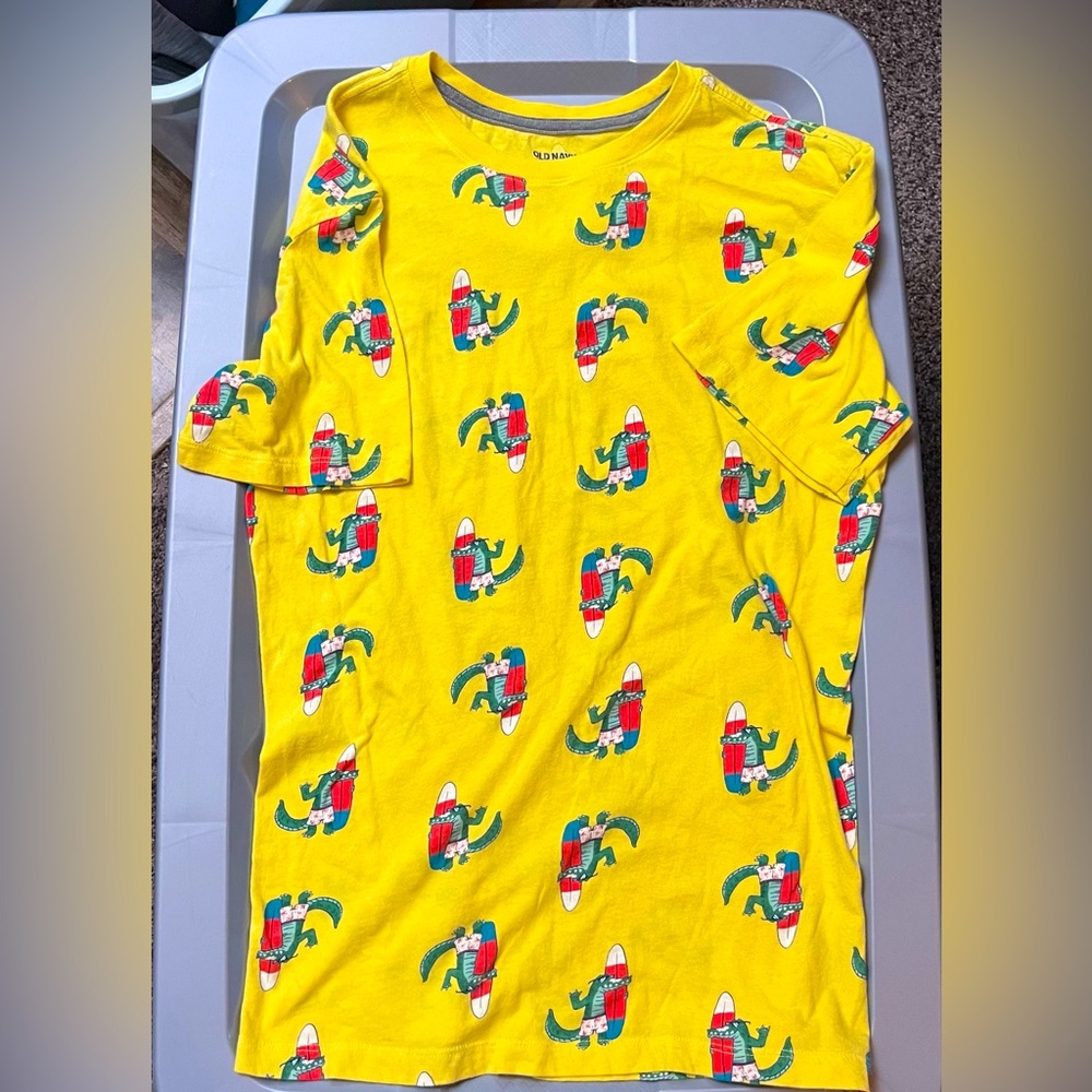Old Navy youth size XXL (18) yellow shit